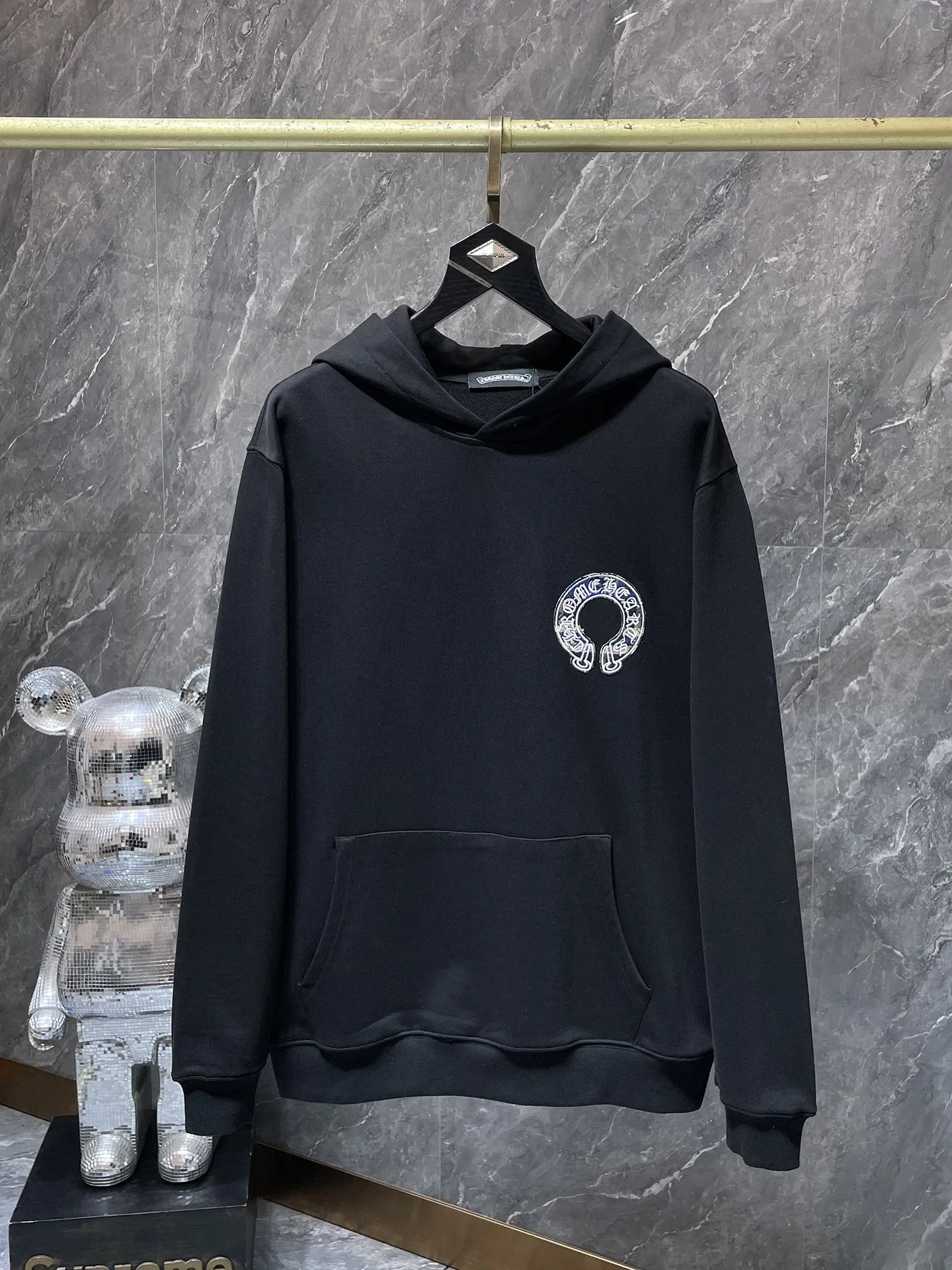 P260 Chrome Hearts Autumn and Winter 2025 Counter Synchronization Crow Horseshoe Contrast Color Patch Hooded Sweatshirt Heavy Industry Pure Handmade Cutting Patch Embroidery Technology Improved Customized Version 1:1 High Weight High Quality Fabric Recommended Color: White Black Size: S, M, L, XL
